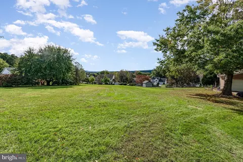 Hill Circle, Halifax, PA 17032