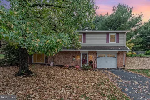 122 Curvin Dr, Harrisburg, PA 17112