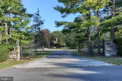 4122 Crestview Rd, Harrisburg, PA 17112