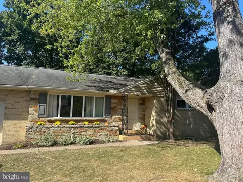 456 Springlake Rd, Harrisburg, PA 17112