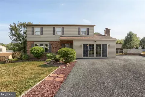 7901 Cardinal Ct, Harrisburg, PA 17111