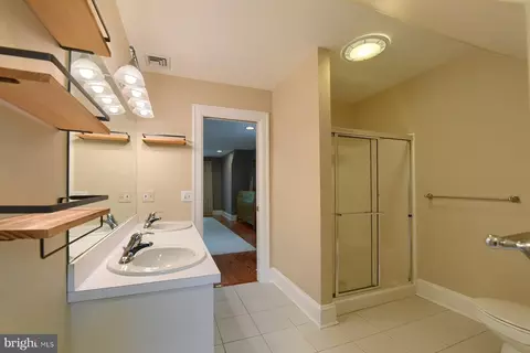 Bath - 343 E Granada, Hershey, PA 17033 photo 5 of 10