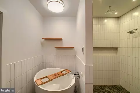Bath - 343 E Granada, Hershey, PA 17033 photo 2 of 10