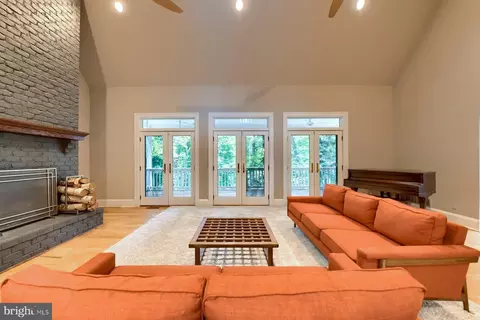 Living - 343 E Granada, Hershey, PA 17033 photo 5 of 9