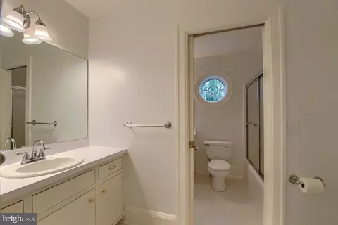 Bath - 343 E Granada, Hershey, PA 17033 photo 6 of 10