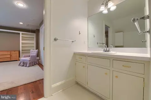 Bath - 343 E Granada, Hershey, PA 17033 photo 7 of 10