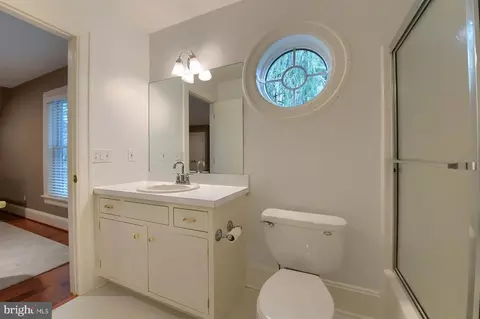 Bath - 343 E Granada, Hershey, PA 17033 photo 8 of 10