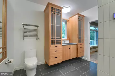 Bath - 343 E Granada, Hershey, PA 17033 photo 1 of 10