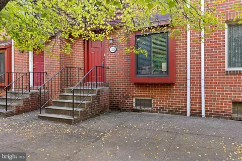 1228 Capital St, Harrisburg, PA 17102