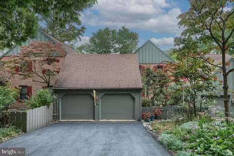 1215 Limerick Ct, Hummelstown, PA 17036
