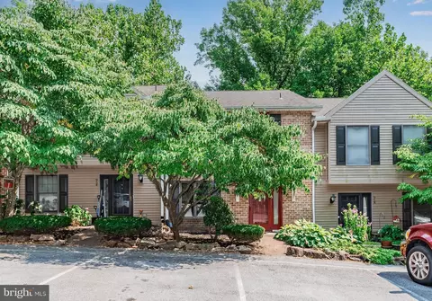 956 Innsbruck Dr, Hummelstown, PA 17036