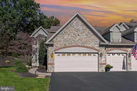 332 Autumn Chase Dr, Harrisburg, PA 17110