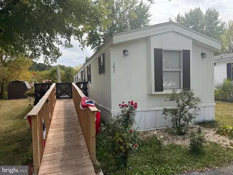 197 Houston Dr, Grantville, PA 17028