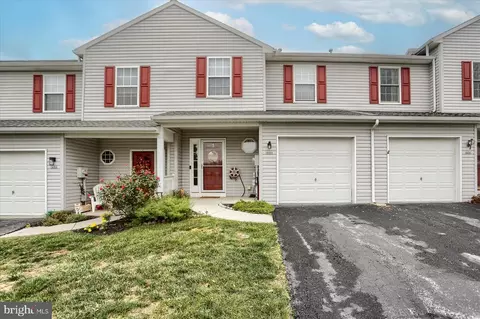 1023 Wooded Pond Dr, Harrisburg, PA 17111