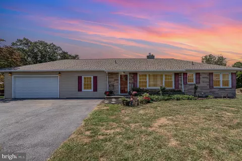 41 Thomas St, Hummelstown, PA 17036