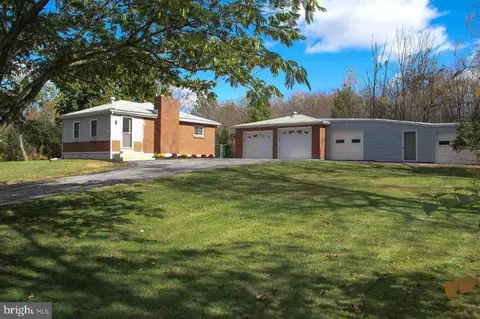 237 Piketown Rd, Harrisburg, PA 17112