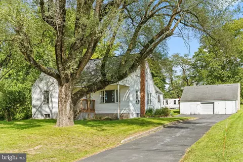 2713 Waltonville Rd, Hummelstown, PA 17036