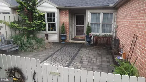 56 Cambridge Dr, Hershey, PA 17033
