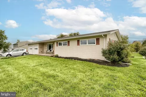 5878 Laurel St, Harrisburg, PA 17112