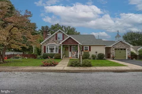 126 S Walnut St, Hummelstown, PA 17036