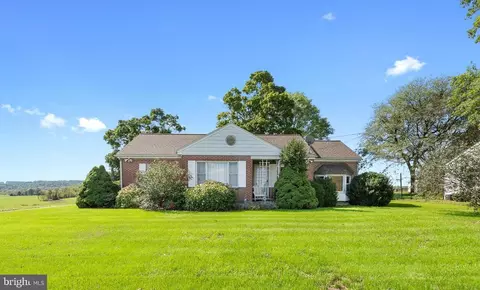 439 Laudermilch Rd, Hershey, PA 17033