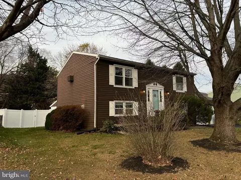 2748 Massachusetts Ct, Harrisburg, PA 17112