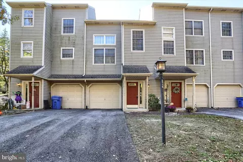 8567 Adams Ct, Hummelstown, PA 17036