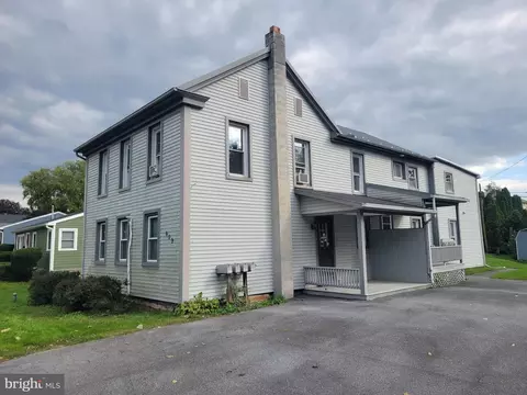 609 W 2nd St, Hummelstown, PA 17036
