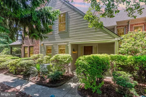 1148 Galway Ct, Hummelstown, PA 17036