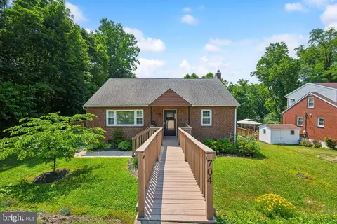 704 Pine St, Steelton, PA 17113