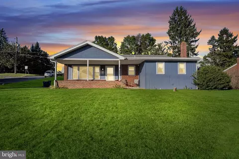 2642 Spring Garden Dr, Middletown, PA 17057