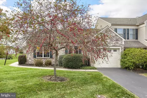 733 Creekside Dr, Hummelstown, PA 17036