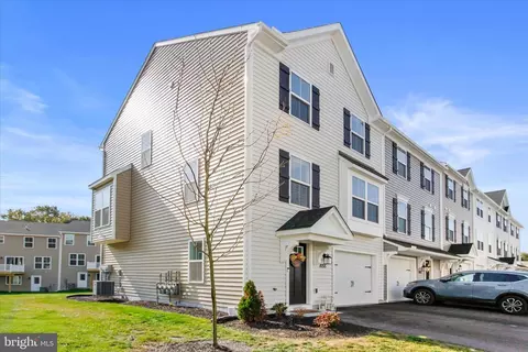 8155 Lenker Dr, Harrisburg, PA 17112