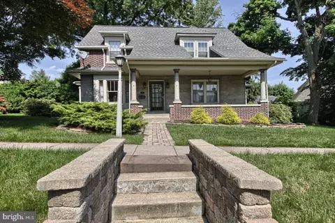 215 Hillside Rd, Harrisburg, PA 17104