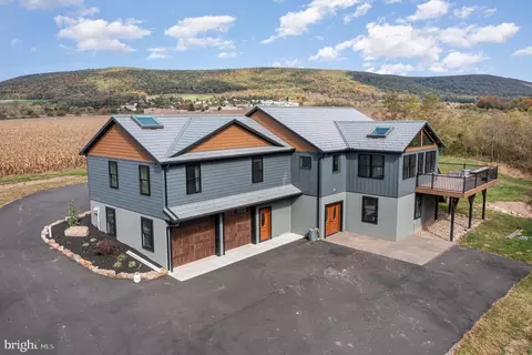 425 Oakdale Station Rd, Lykens, PA 17048
