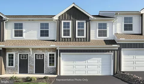 7861 Briarwood Dr, Harrisburg, PA 17112