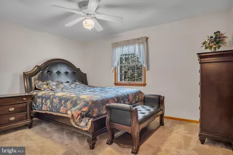 Bedroom - 1055 Beech Ave, Hershey, PA 17033 photo 6 of 10