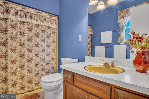 Bath - 1055 Beech Ave, Hershey, PA 17033 photo 2 of 3