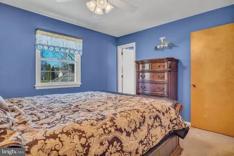 Bedroom - 1055 Beech Ave, Hershey, PA 17033 photo 3 of 10