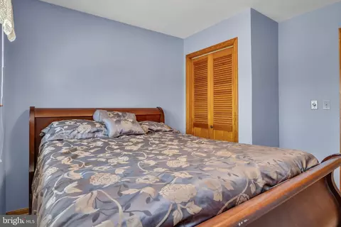 Bedroom - 1055 Beech Ave, Hershey, PA 17033 photo 4 of 10