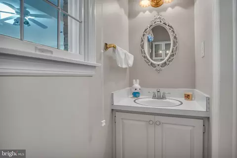 Bath - 1055 Beech Ave, Hershey, PA 17033 photo 3 of 3