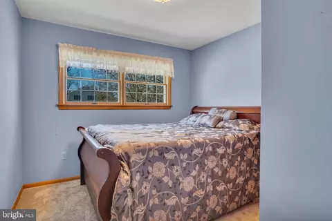 Bedroom - 1055 Beech Ave, Hershey, PA 17033 photo 5 of 10