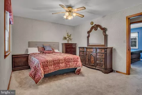 Bedroom - 1055 Beech Ave, Hershey, PA 17033 photo 8 of 10