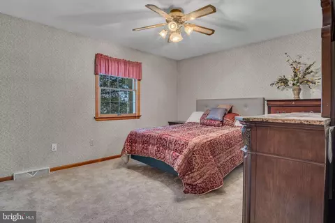 Bedroom - 1055 Beech Ave, Hershey, PA 17033 photo 9 of 10
