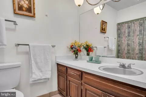 Bath - 1055 Beech Ave, Hershey, PA 17033 photo 1 of 3