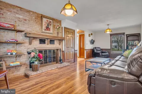 Living - 1055 Beech Ave, Hershey, PA 17033 photo 3 of 4