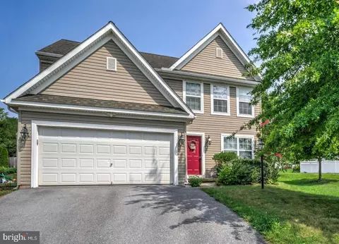2 Cobble Ct, Middletown, PA 17057