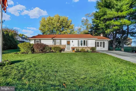 1162 Loop Dr, Harrisburg, PA 17112