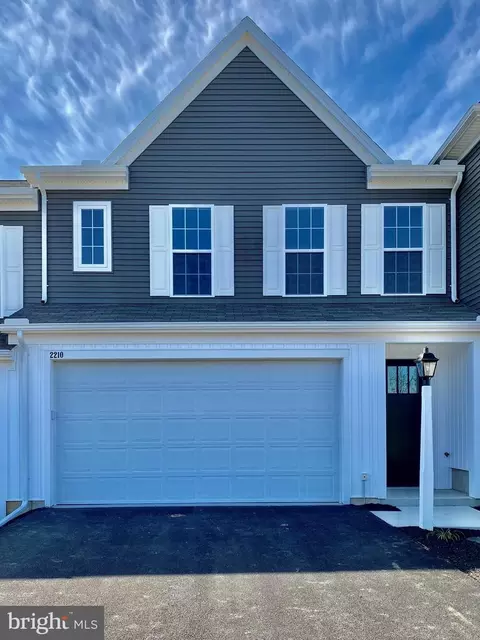2210 Red Fox Dr, Hummelstown, PA 17036