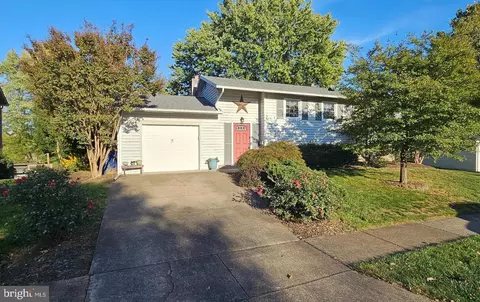 9 Heatherland Rd, Middletown, PA 17057